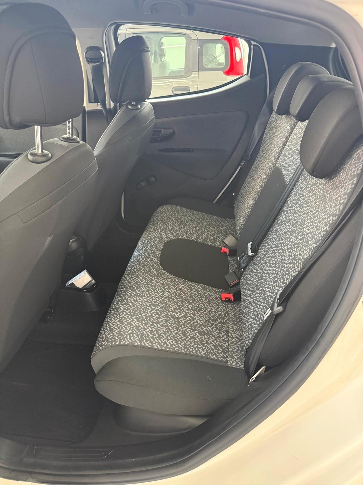 Lancia Ypsilon 1.0 FireFly 5 porte S&S Hybrid Ecochic Silver