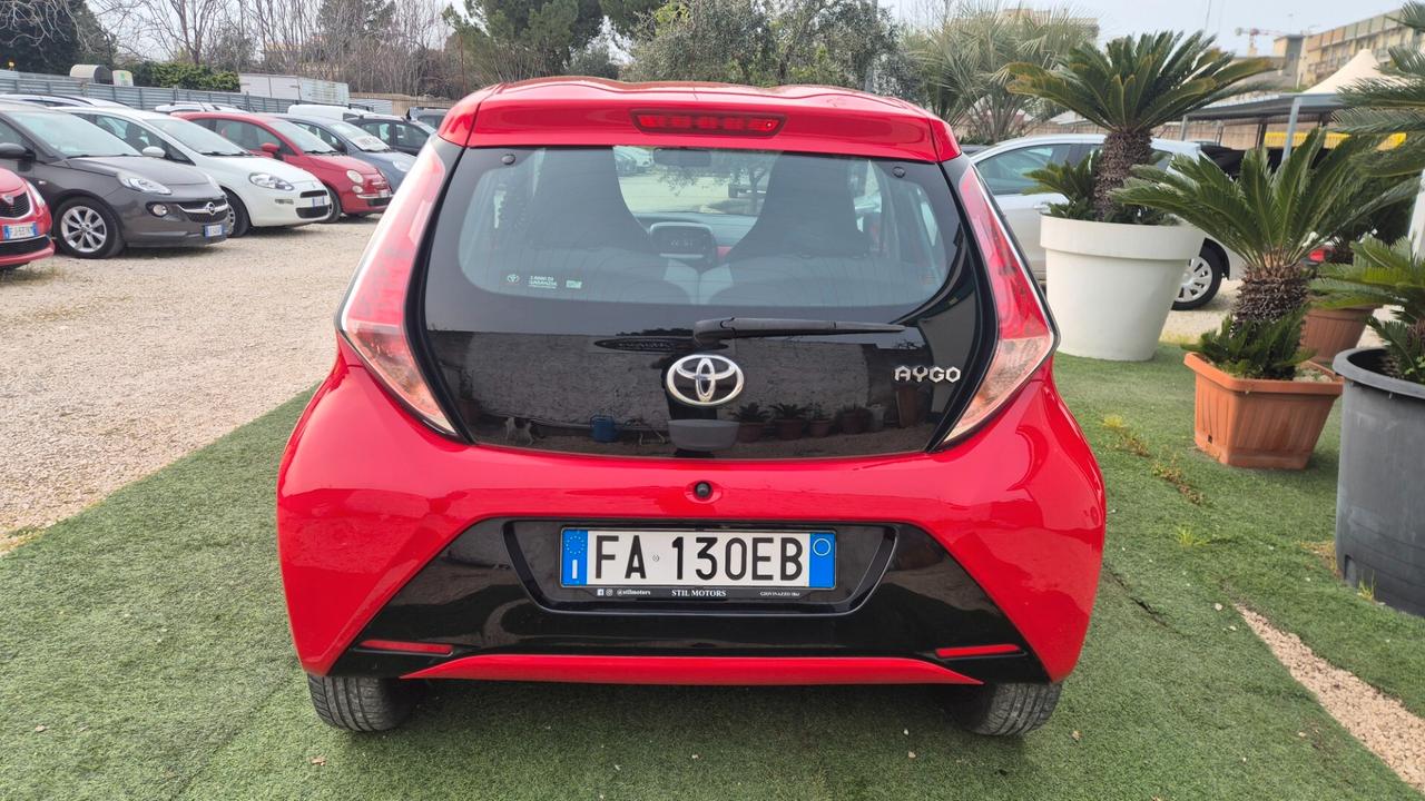 Toyota Aygo 1.0 VVT-i 69 CV 5 porte x-cool