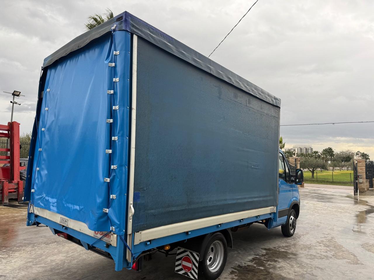 Trattore iveco Daily 35c10 cassonato telonato 4 metri per 2.15