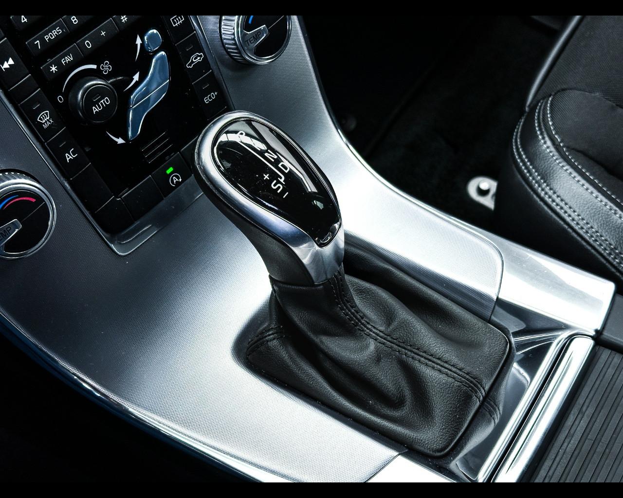 VOLVO V60 CC (2015-2018) - V60 Cross Country D3 Geartronic Busines