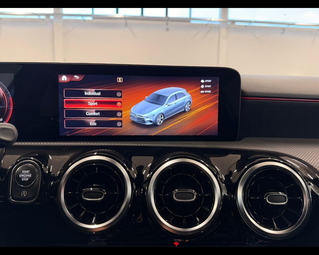 Mercedes-Benz Classe A (W177) - A 180 Automatic Premium