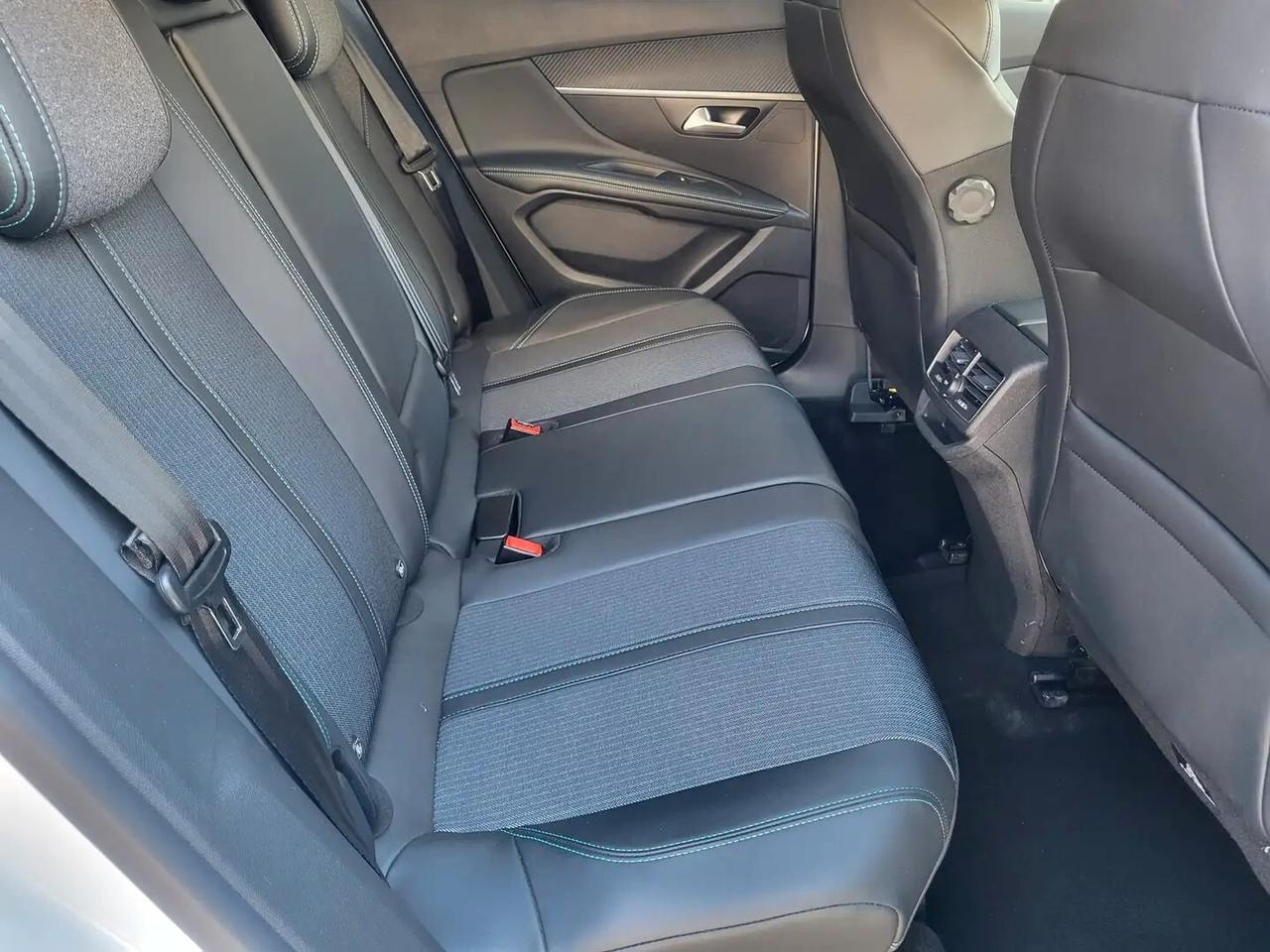 Peugeot 3008 BlueHDi 130 S&S EAT8 Allure