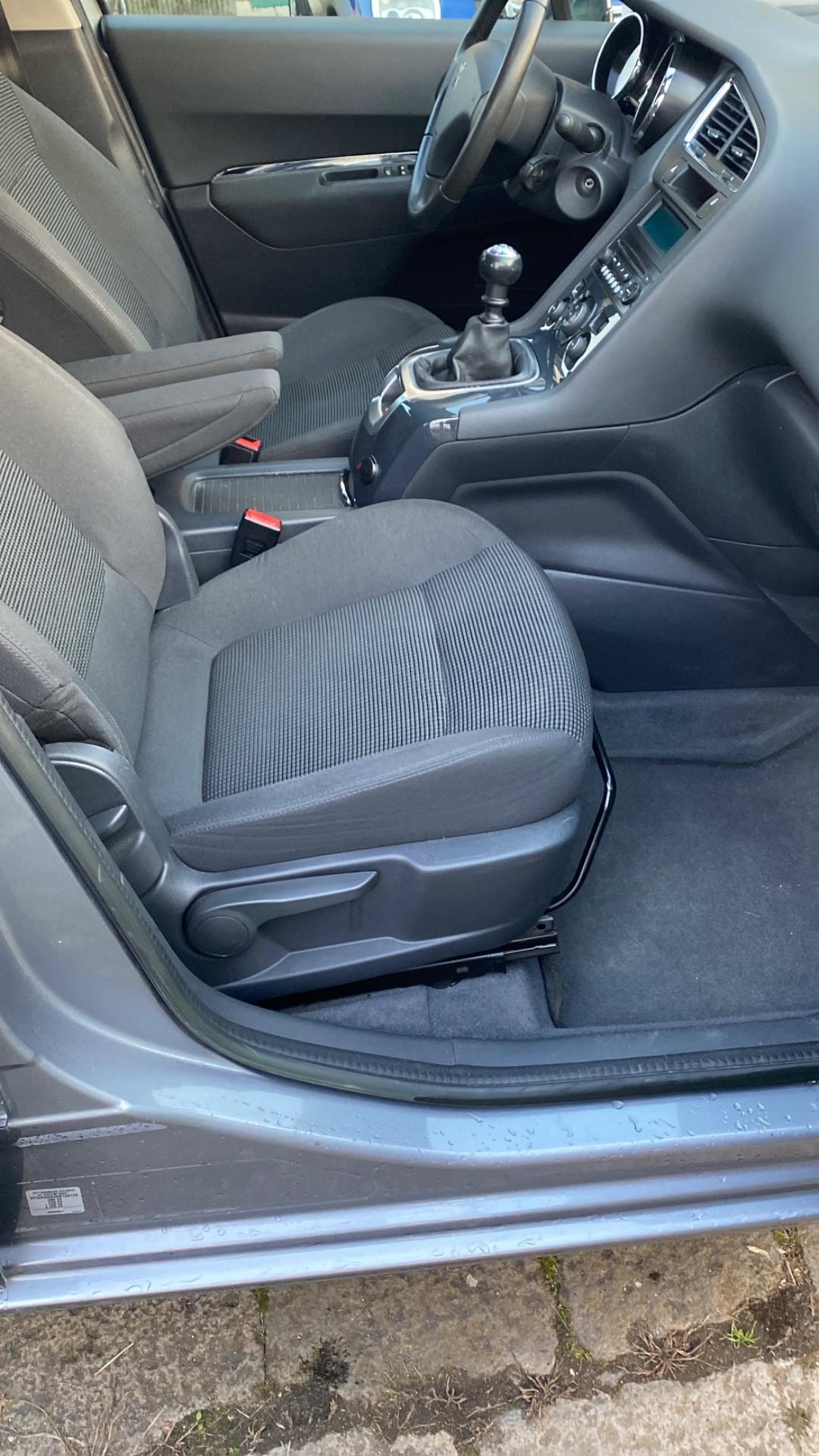 Peugeot 5008 1.6 HDi 115CV Allure