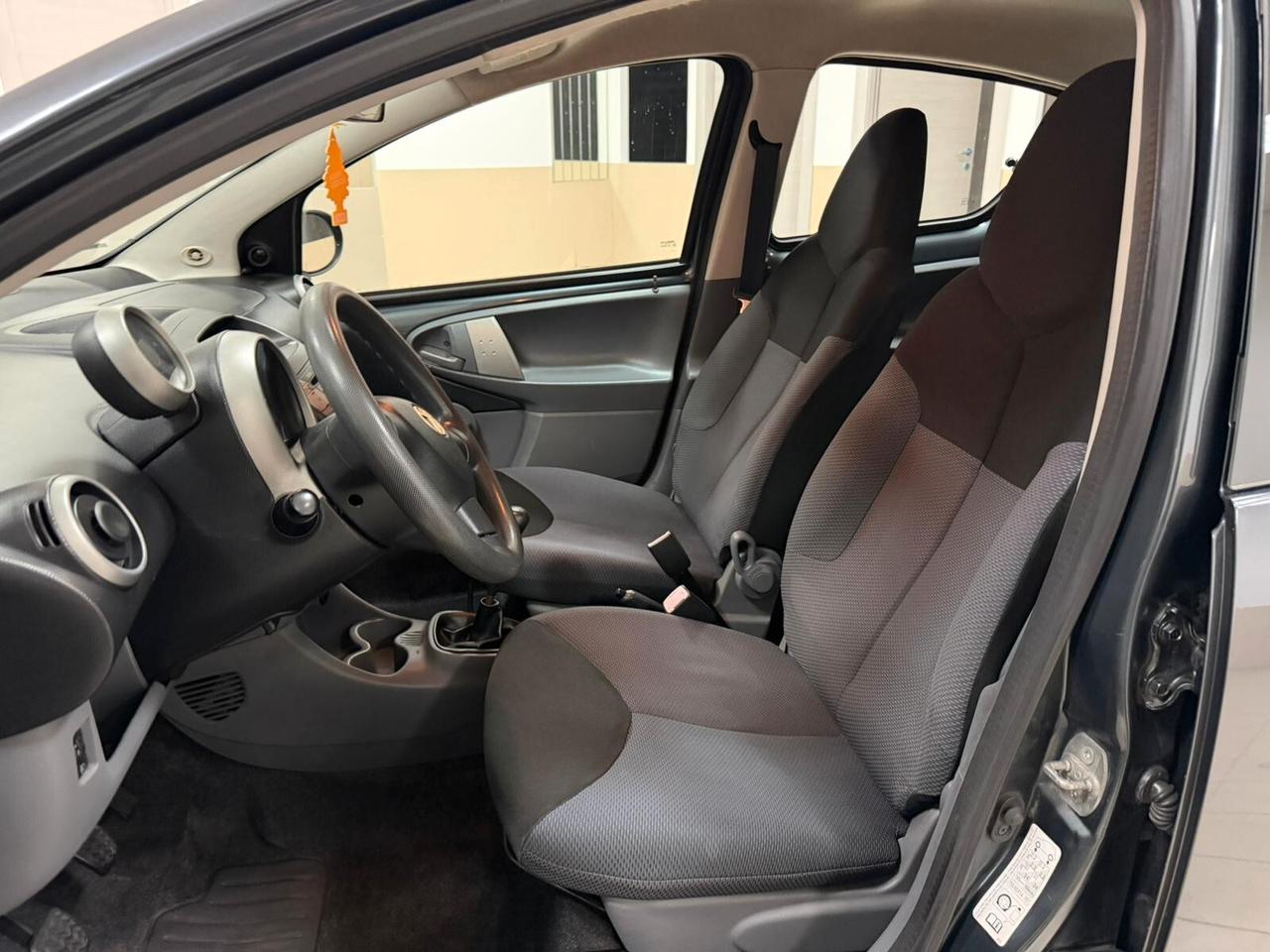 Toyota Aygo 1.0 12V VVT-i 5 porte Sol