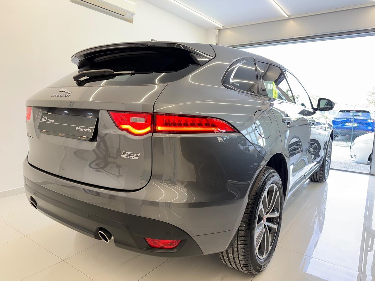 Jaguar F-Pace 2.0d I4 R-Sport awd 240cv automatica iva Esposta