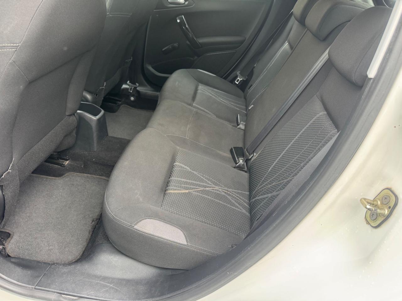 Peugeot 208 1.4 5p. Allure neopaten garanzia 12 mesi