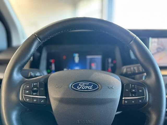 Ford Tourneo Courier 1.0 EcoBoost Titanium