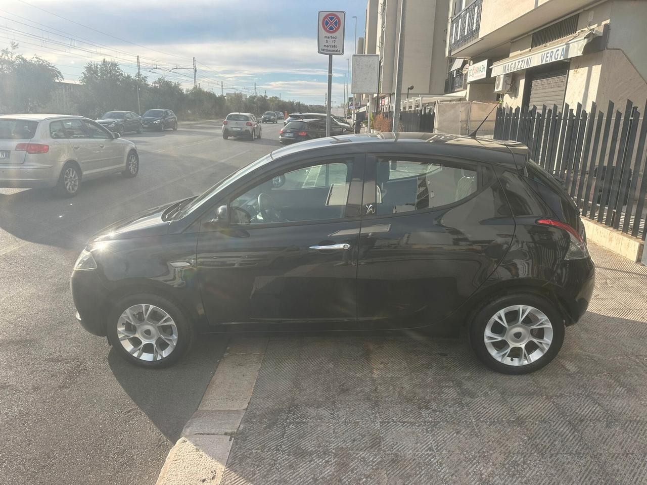 Lancia Ypsilon 1.2 69 CV 5 porte Gold