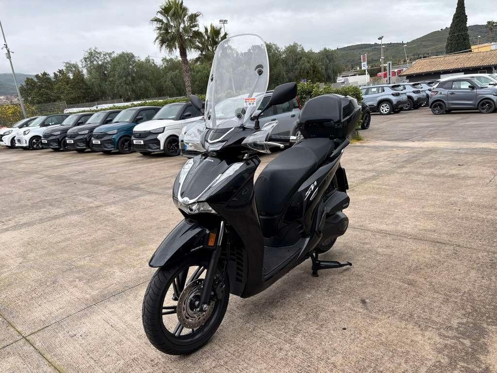 Honda SH 350 2024 / KM 12.000 Tuo a solo 59 Euro al mese