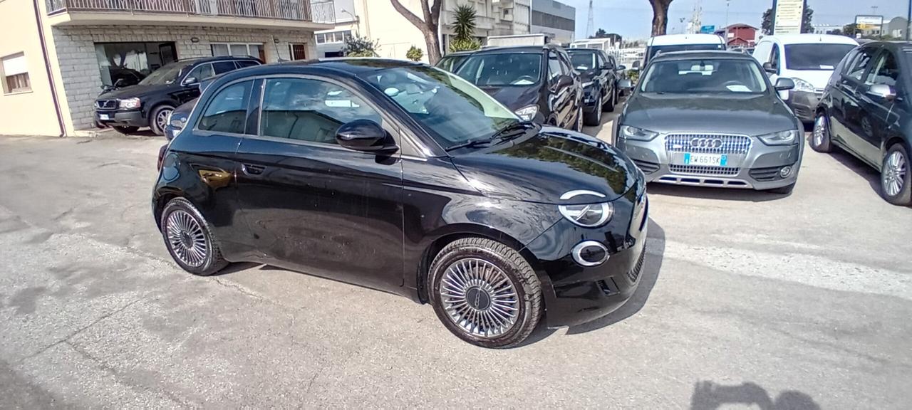 Fiat 500 500e Berlina 42 kWh La Prima