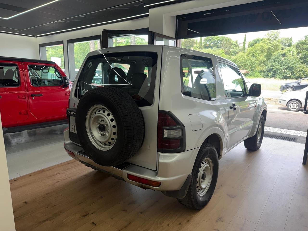 Mitsubishi Pajero 3.2 16V DI-D 3p. GLX