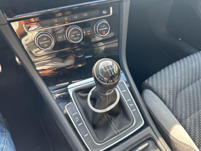 Volkswagen Golf 1.5 TSI ACT 5p. Sport BlueMotion Technology R-line interno ed esterno