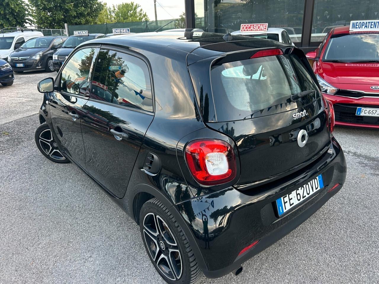 " UNA CHICCA " Smart ForFour 70 1.0 twinamic Passion