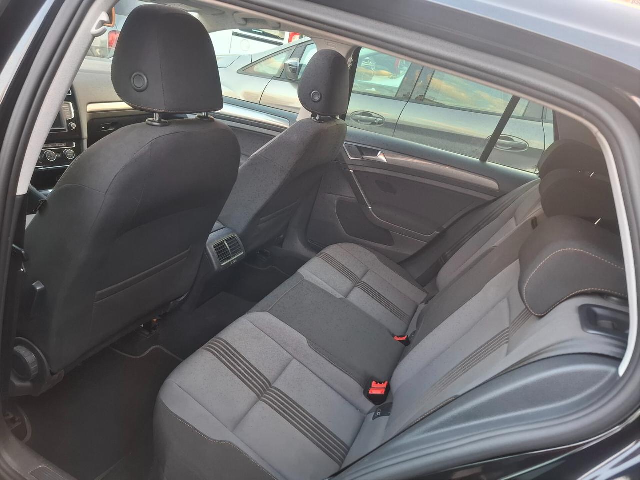 Volkswagen Golf - 1.6 TDI Tetto panoramico / Navigatore / Cruise control