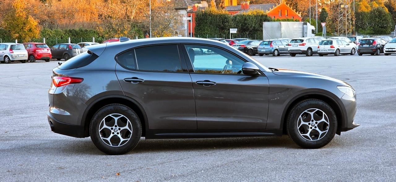 Alfa Romeo Stelvio 2.2 Turbo Diesel 160CV Super AT8 RWD