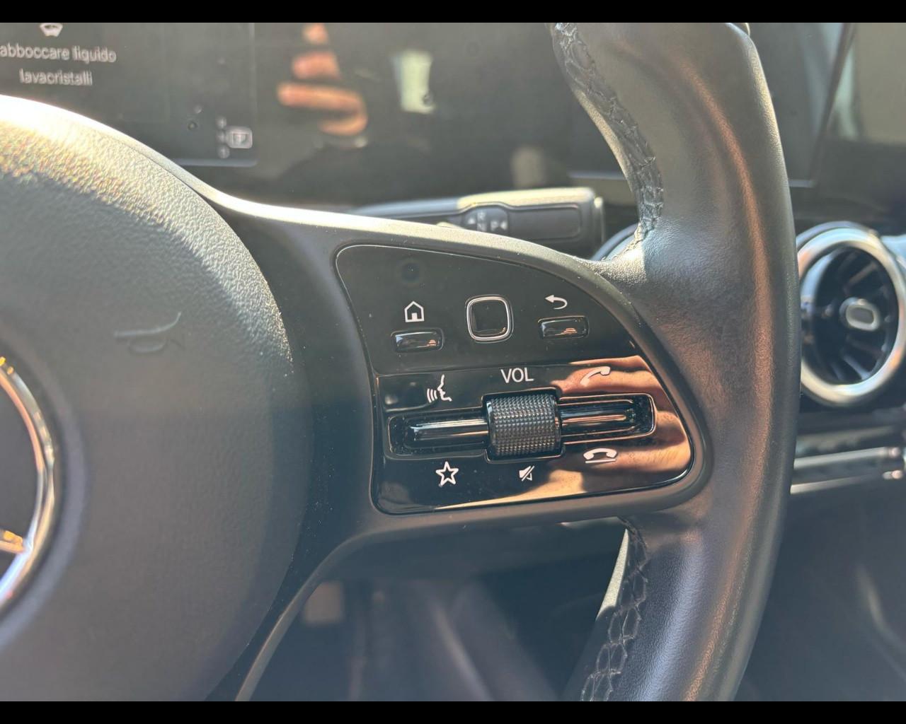 Mercedes-Benz Classe B - W247 2018 - B 180 d Sport auto