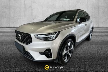 VOLVO XC40 B3 automatico Plus Dark