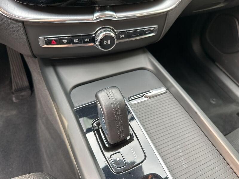 Volvo XC60 B4 AWD 211 Cv Geartronic Momentum Pro