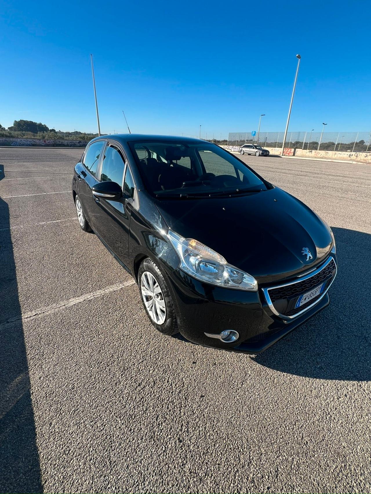 Peugeot 208 1.4 HDi 68 CV 5 porte Allure - 2014