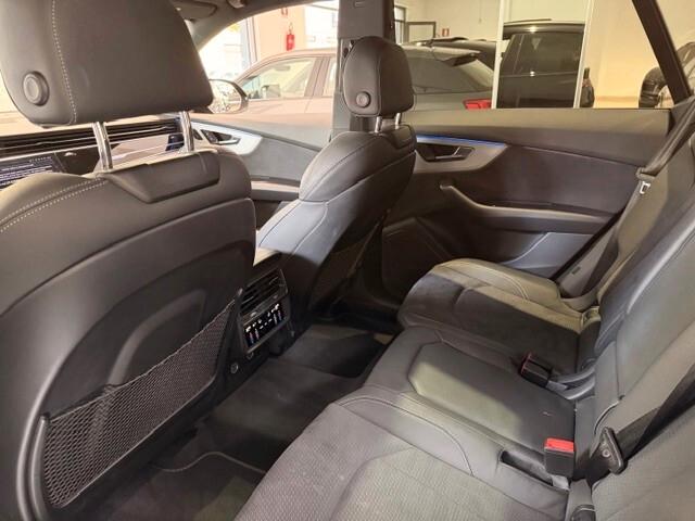 Audi Q8 BLACK LINE 50 TDI quattro 286cv