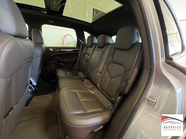 PORSCHE - Cayenne - 3.0 Diesel Platinum Edition