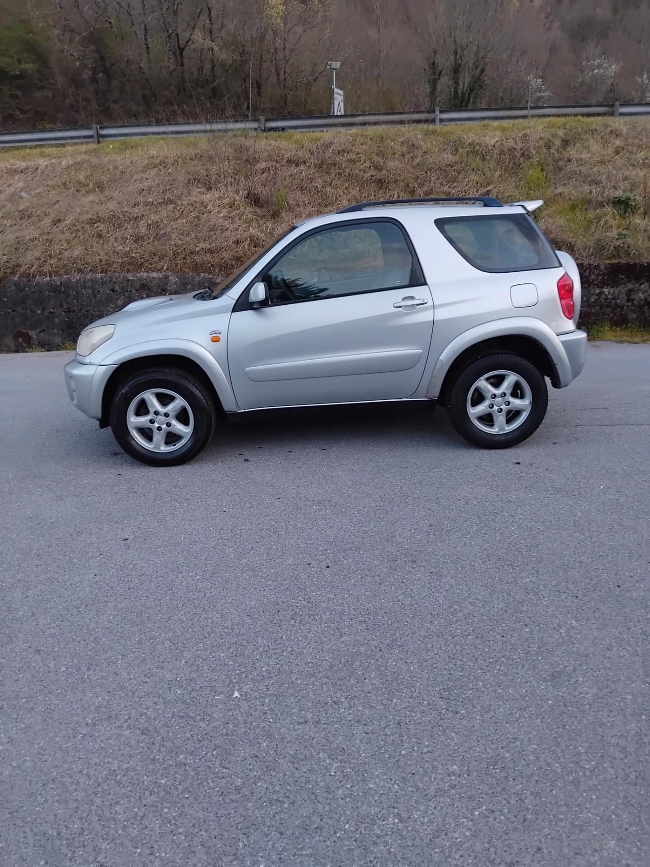 Toyota RAV 4 RAV4 2.0 Tdi D-4D cat 3 porte Sol