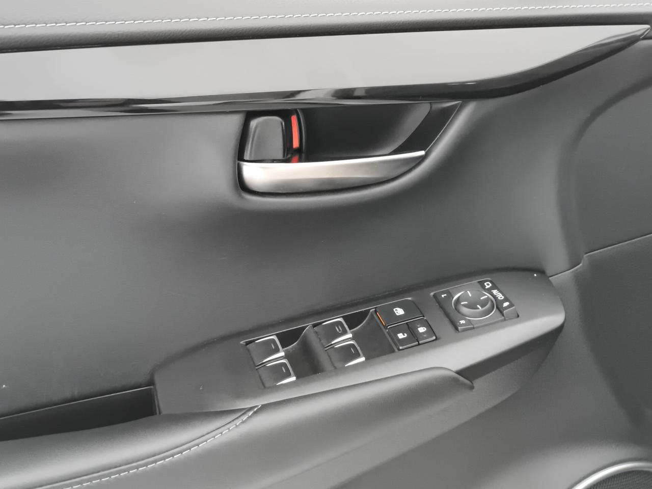 Lexus NX 300h 2.5 Business 2wd