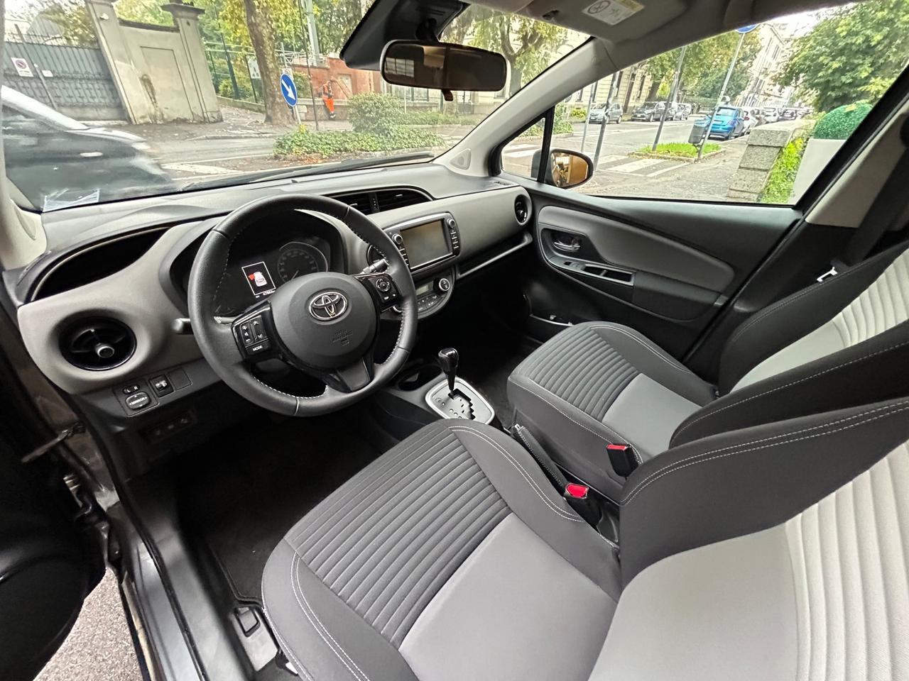 Toyota Yaris 1.5 HYBRID 5p Trend Grey Edition SOLO 47.000KM!!!