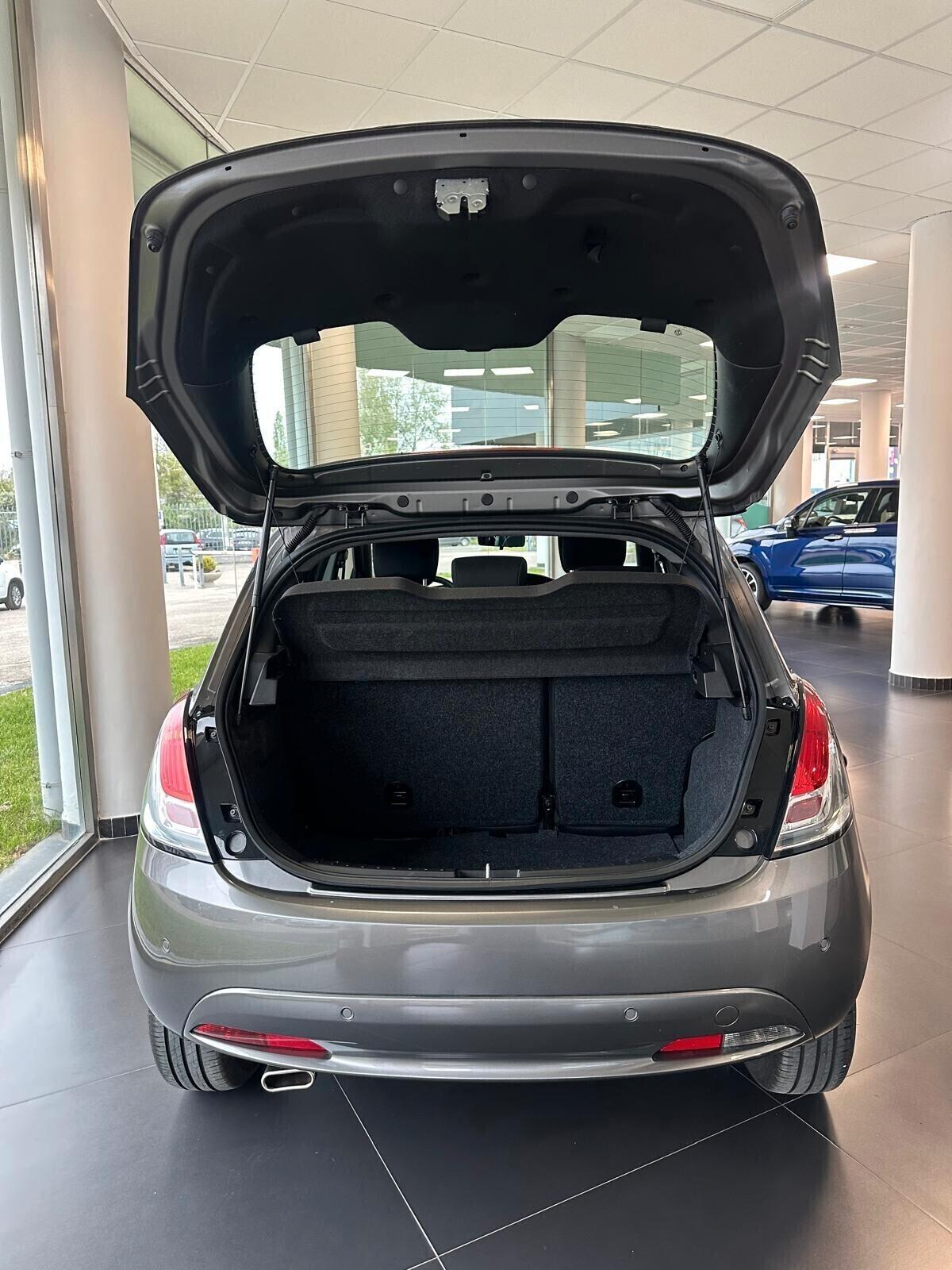 Lancia Ypsilon 1.0 FireFly 5 porte S&S Hybrid Platino