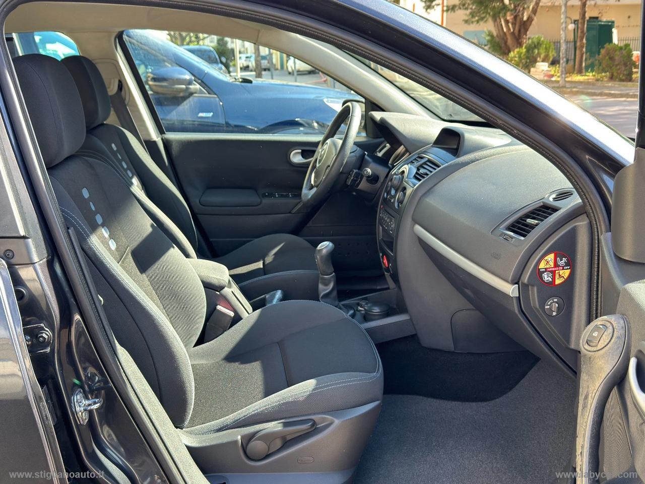 RENAULT Mégane 1.6 SporTour Dynamique