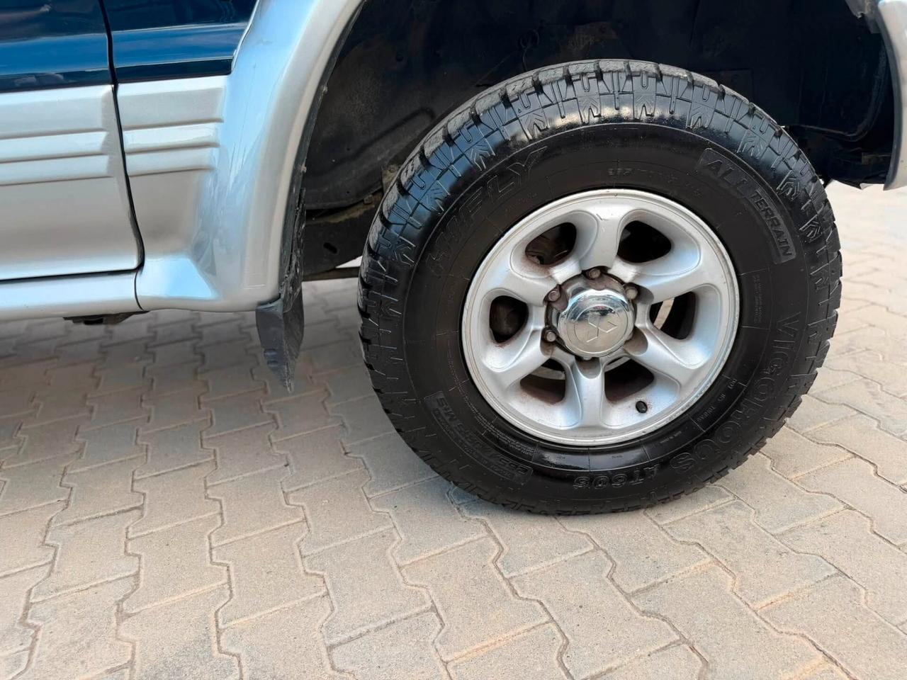 Mitsubishi Pajero 2.5 TDI Metal-top GLS Target con gancio di traino Ellebi