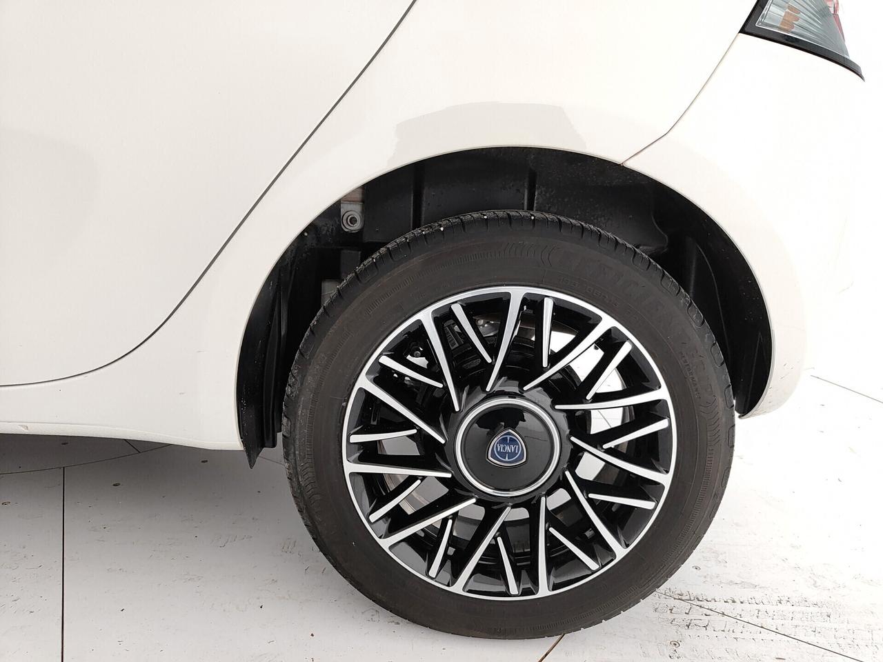 Lancia Ypsilon 1.0 FireFly 5 porte S&S Hybrid Platino