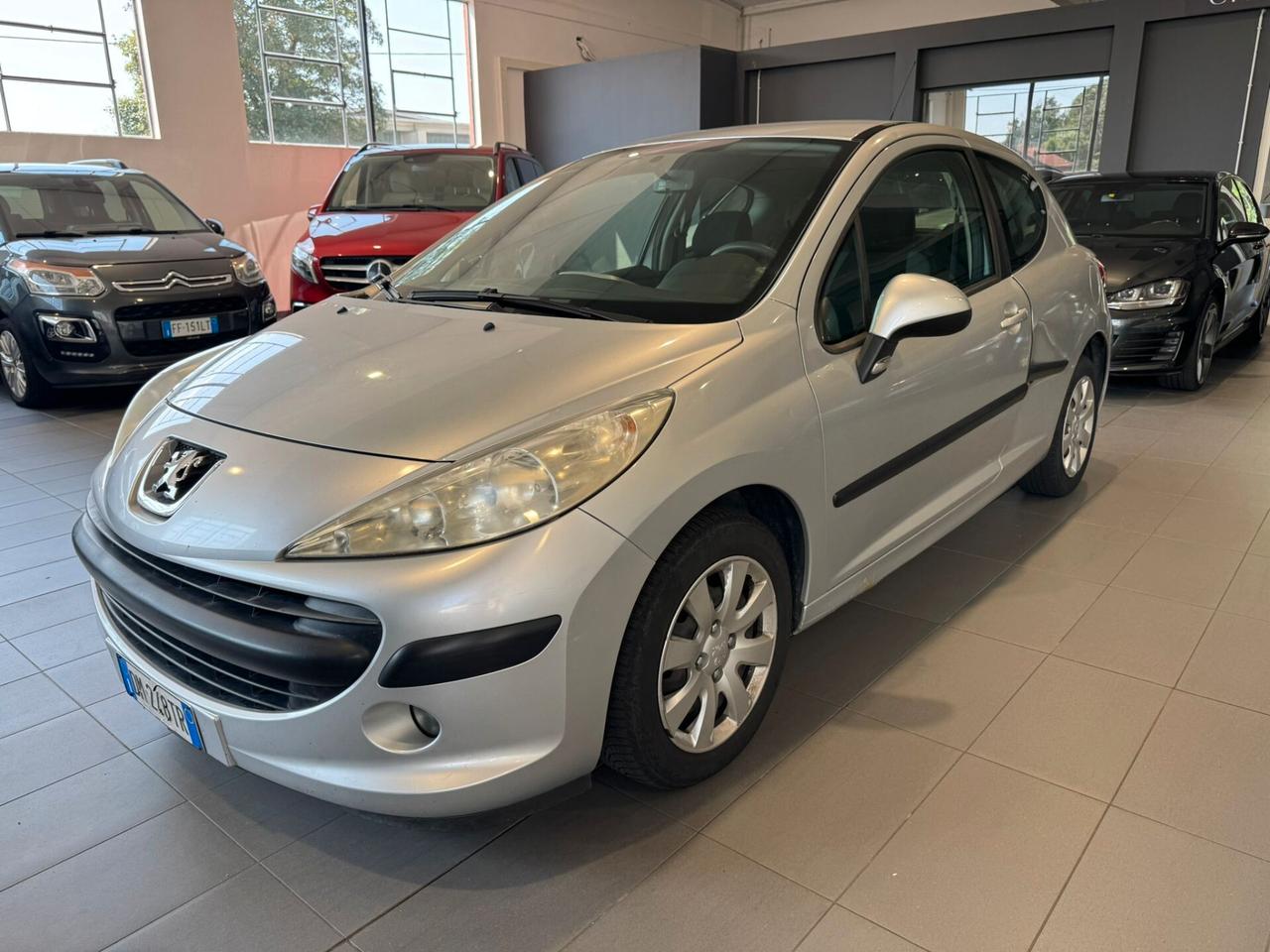 Peugeot 207 1.4 8V 75CV 3p. ONE Line