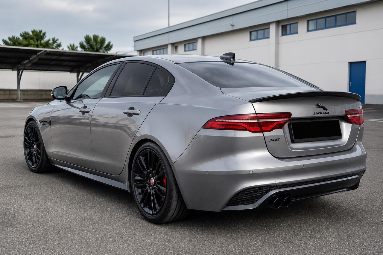 Jaguar XE 2.0 D 204 CV aut. R-Dynamic Black EDITION