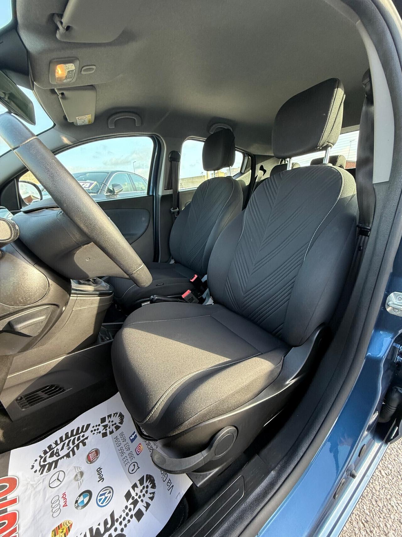 Lancia Ypsilon 1.0 FireFly 5 porte S&S Hybryd Gold