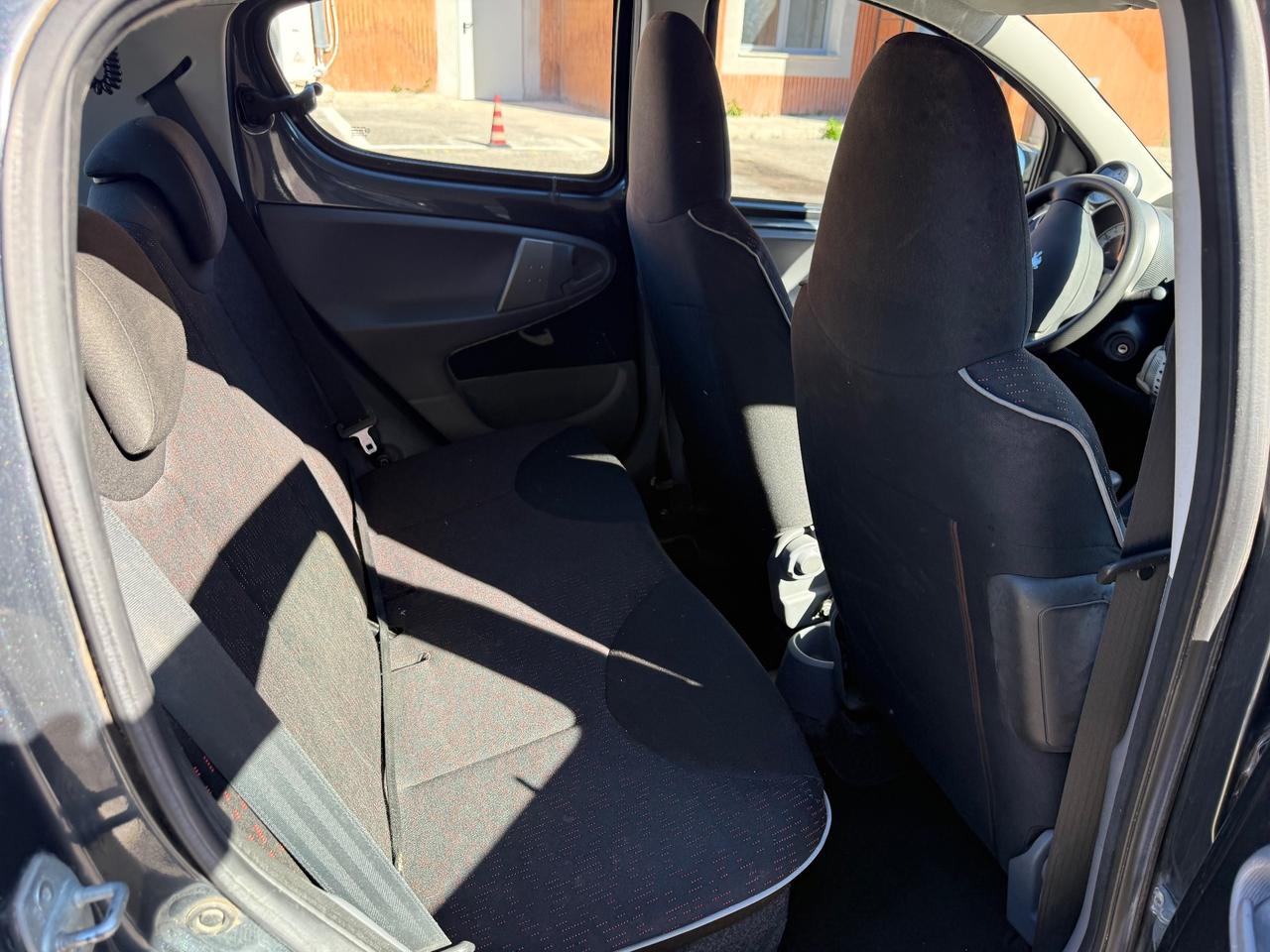 Peugeot 107 1.0 68CV 5p. Sweet Years 2Tronic