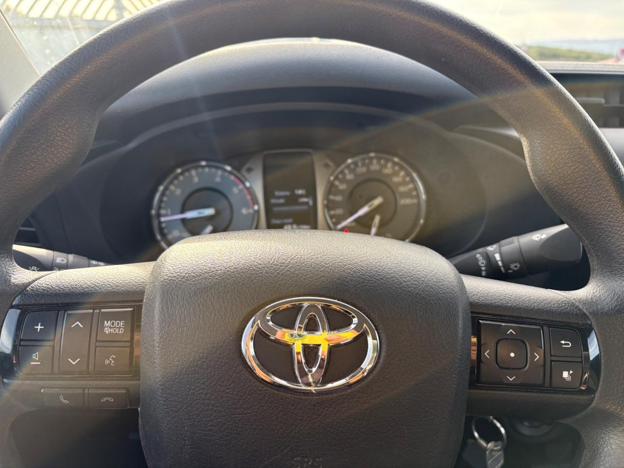 Toyota Hilux 2.4 D-4D A/T 4WD OFFICINA MOBILE, 2 Posti