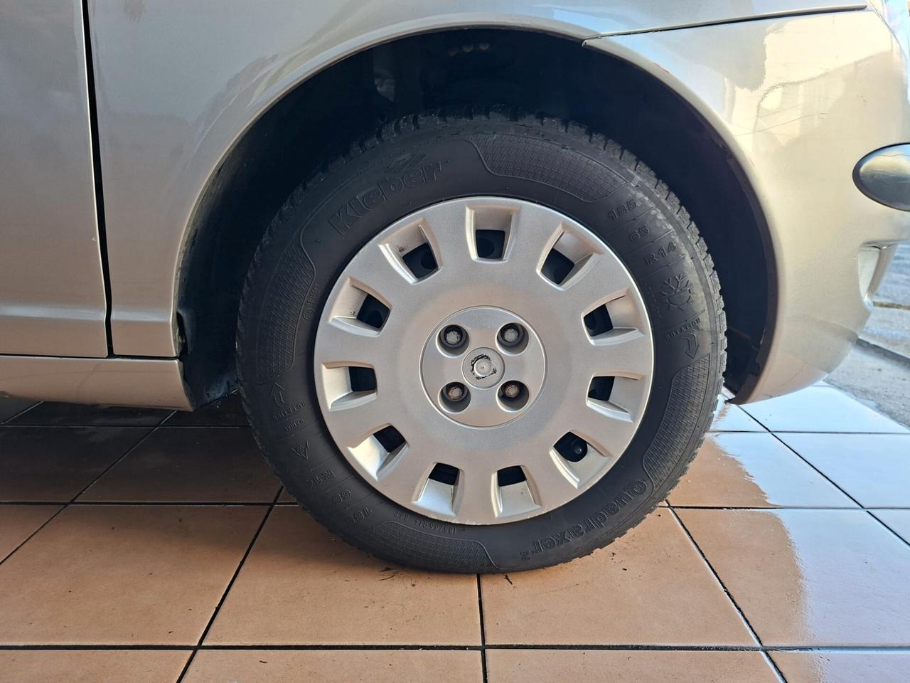 Lancia Ypsilon 1.2 8v Argento, adatta anche ai neop.