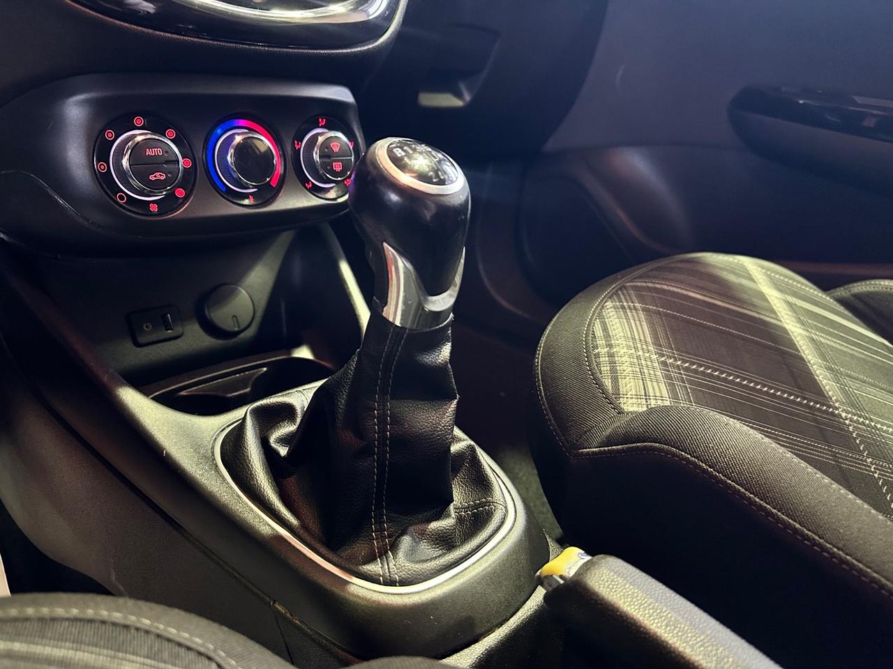 Opel Corsa 1.4 90CV Coupé b-Color 77.000km