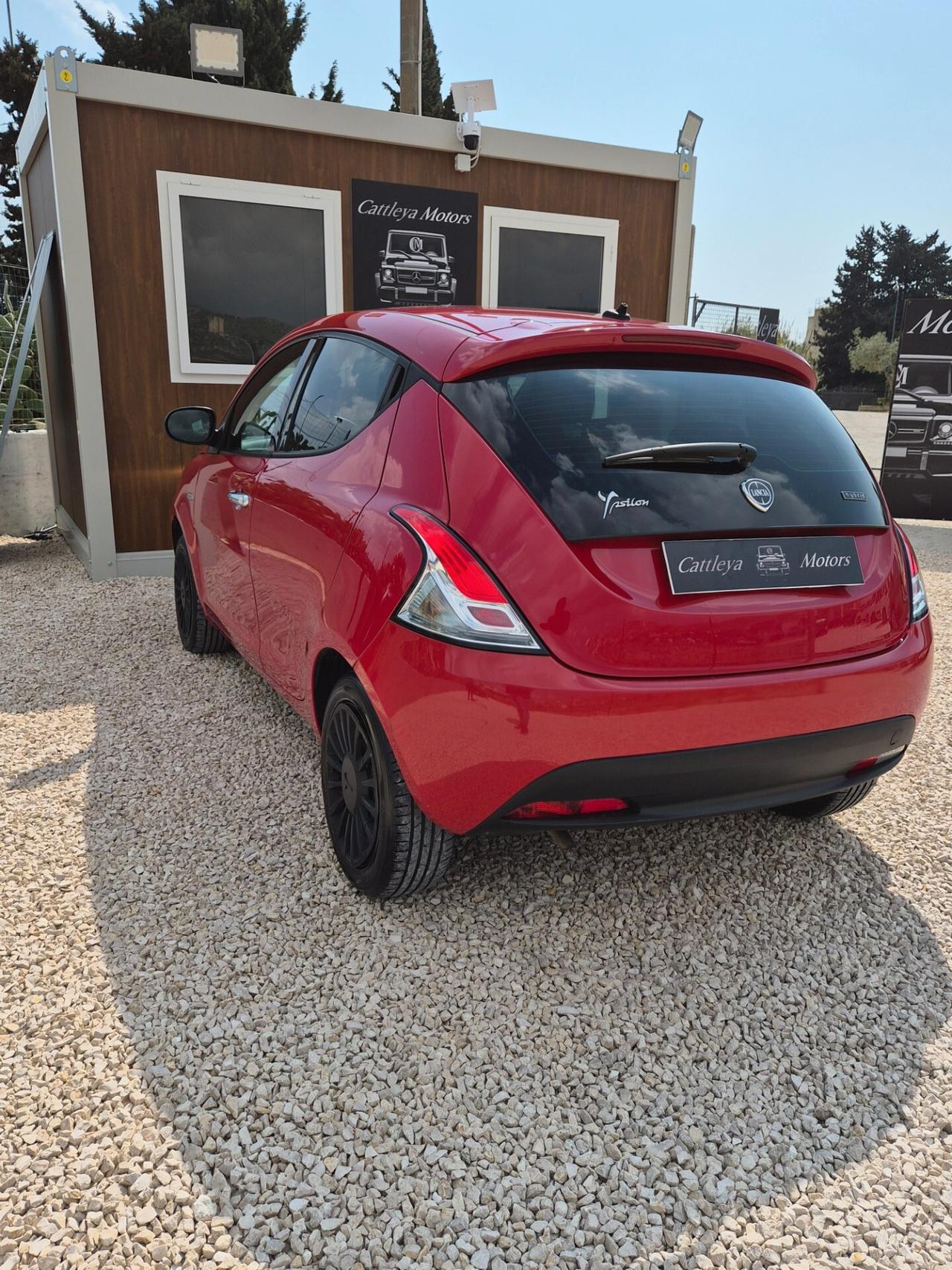 Lancia Ypsilon 1.0 S&S Hybrid Ecochic Silver