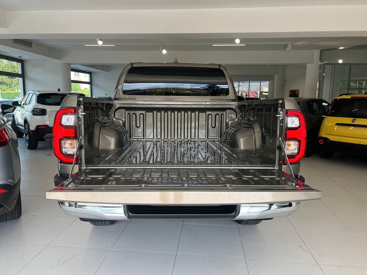 Toyota Hilux 2.8 D-4D A/T 4WD 48V 4 porte Double Cab Executive