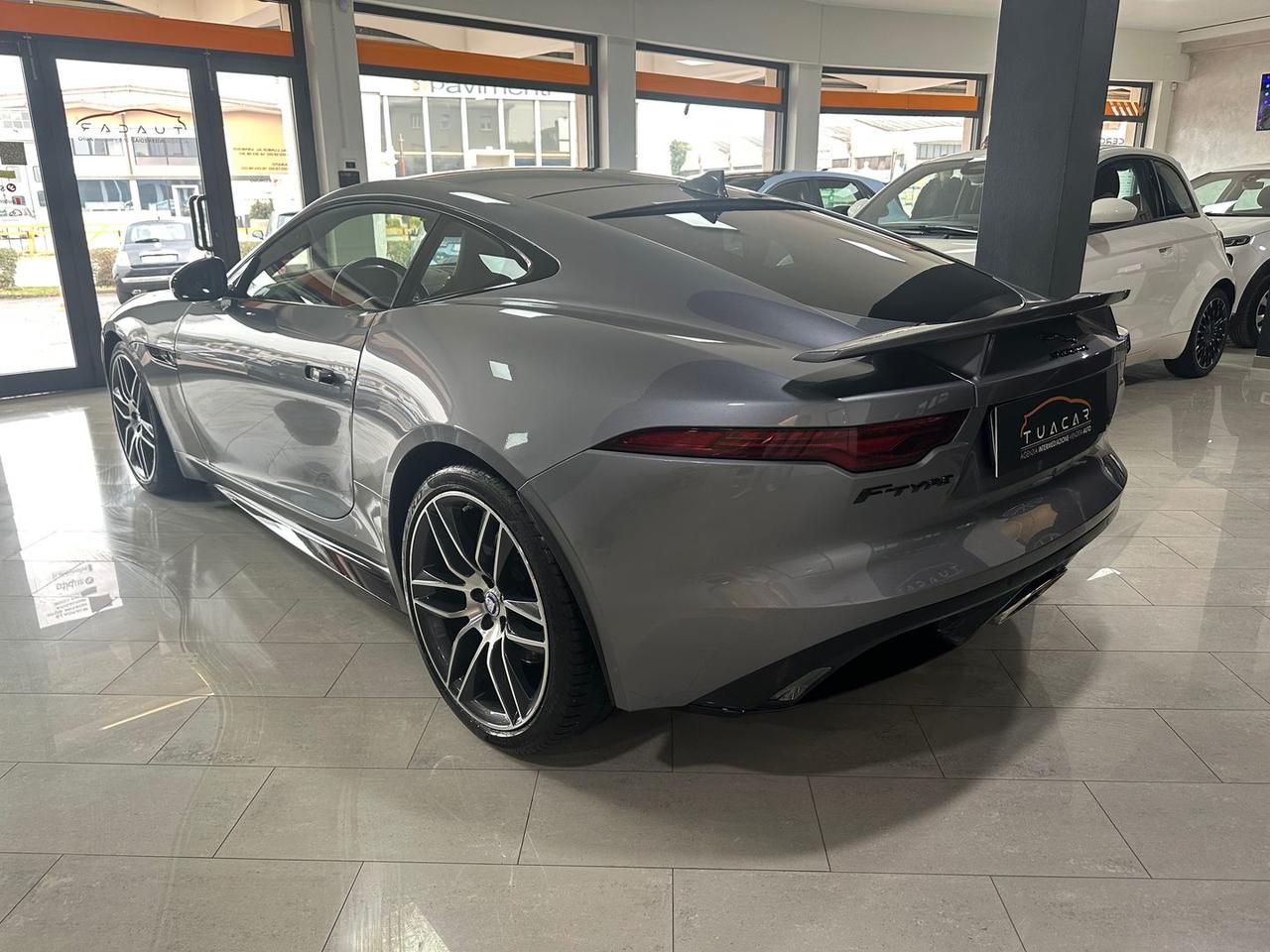Jaguar F-Type R-Dynamic Black 2.0 P 300 Blac #8743