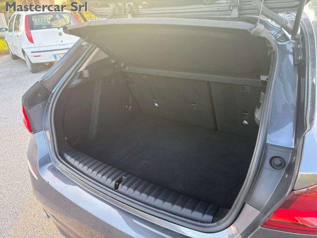 BMW 120 Serie 1 F40 120d xdrive Bus Adva auto GB628PB