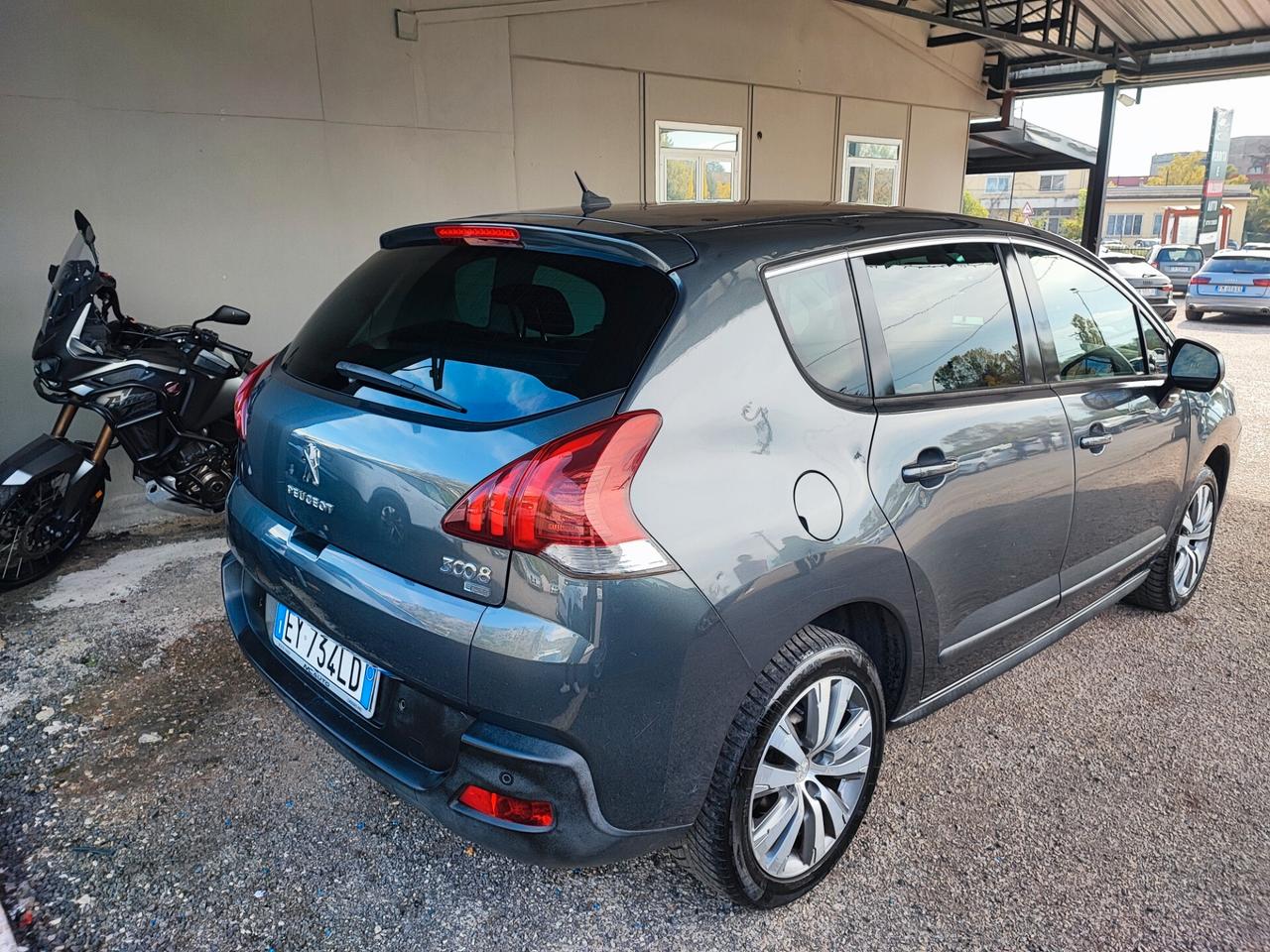 Peugeot 3008 1.6 HDi 115CV Business