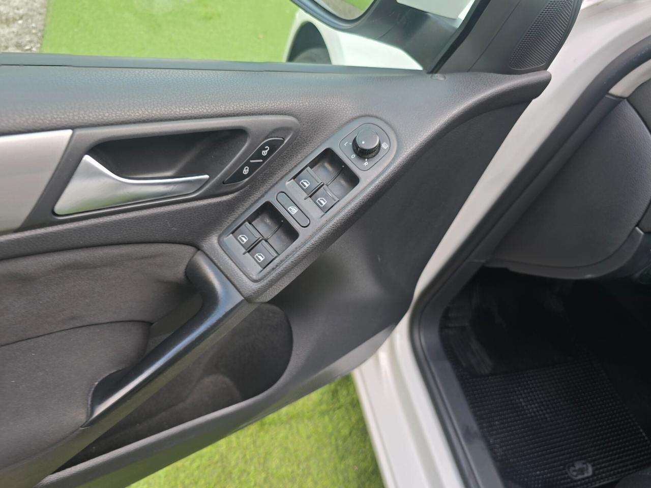 Volkswagen Golf 1.6 TDI 105CV-2012