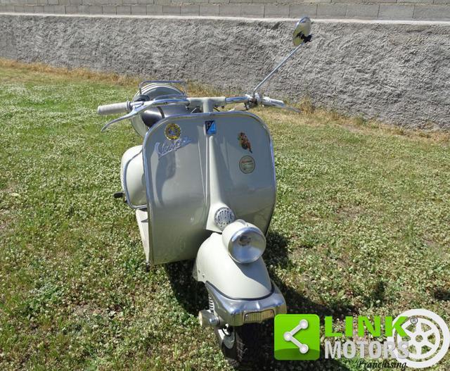 PIAGGIO Vespa 125 faro basso Restaurata (targa oro)