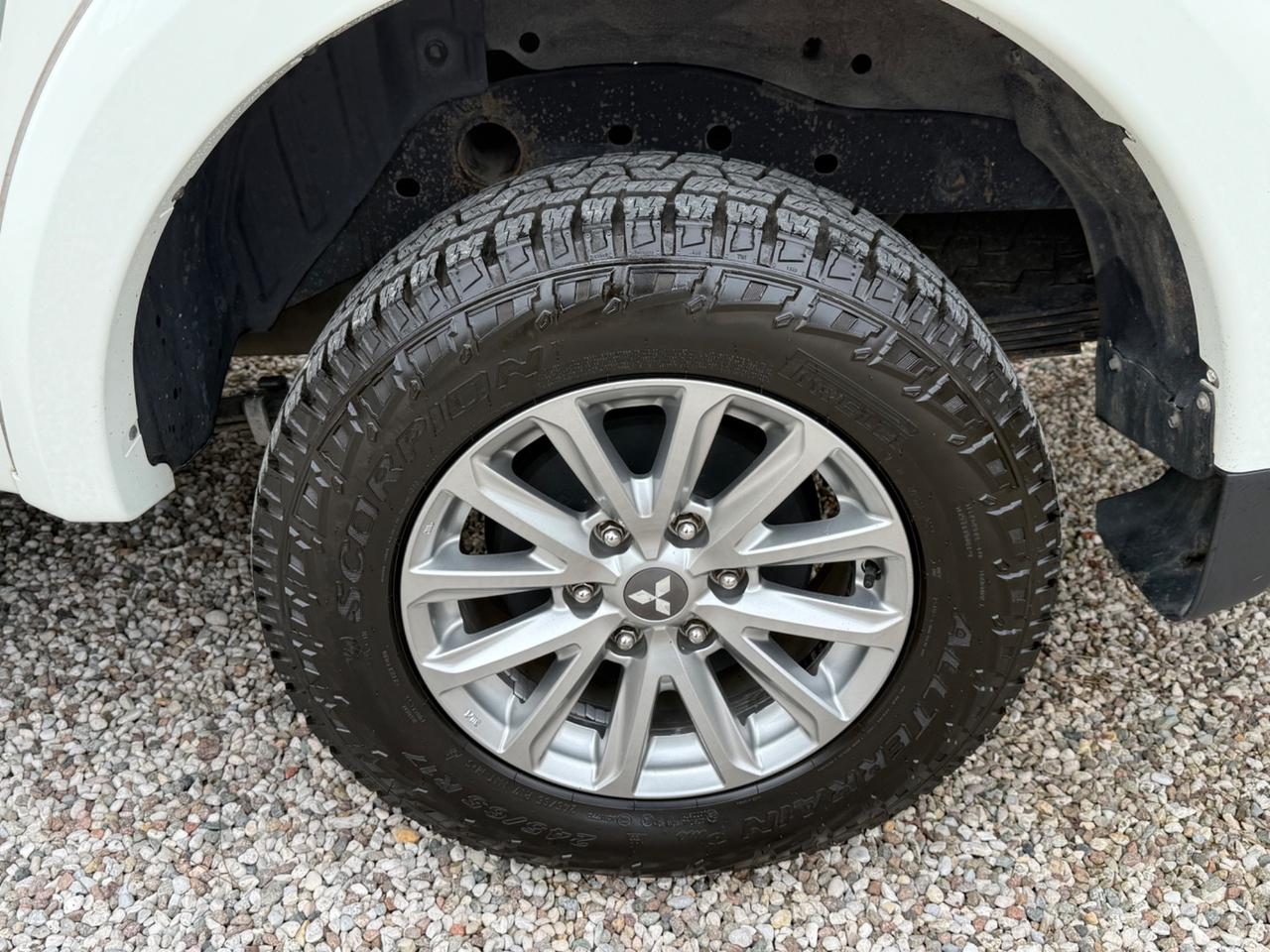 Mitsubishi L200 2.4 DI-D/181CV Double Cab Intense Hp Mivec SDA