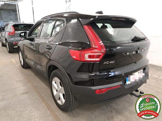 VOLVO XC40 T2 Momentum Core