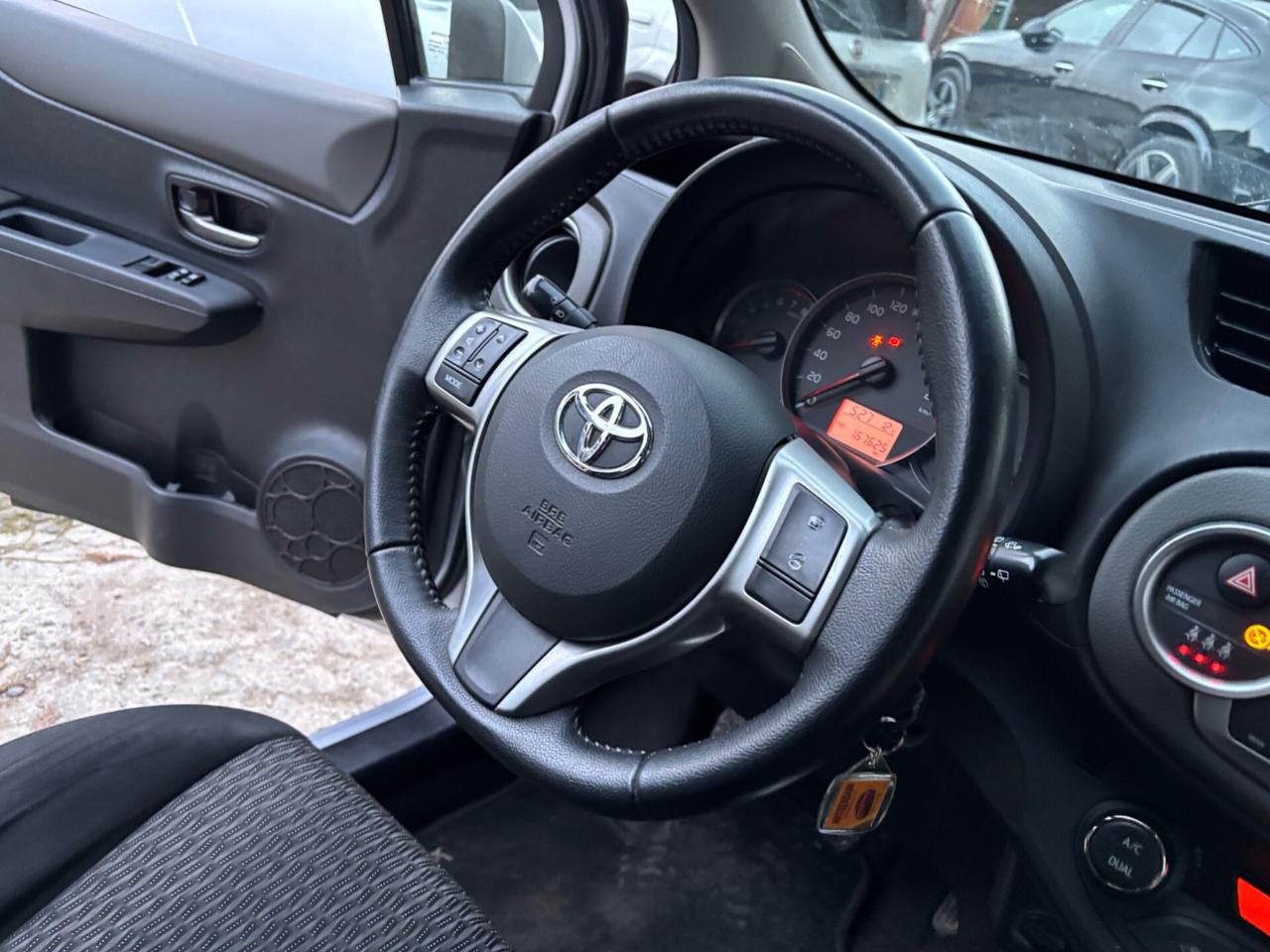 Toyota Yaris 1.0 5 porte(neopatentato)