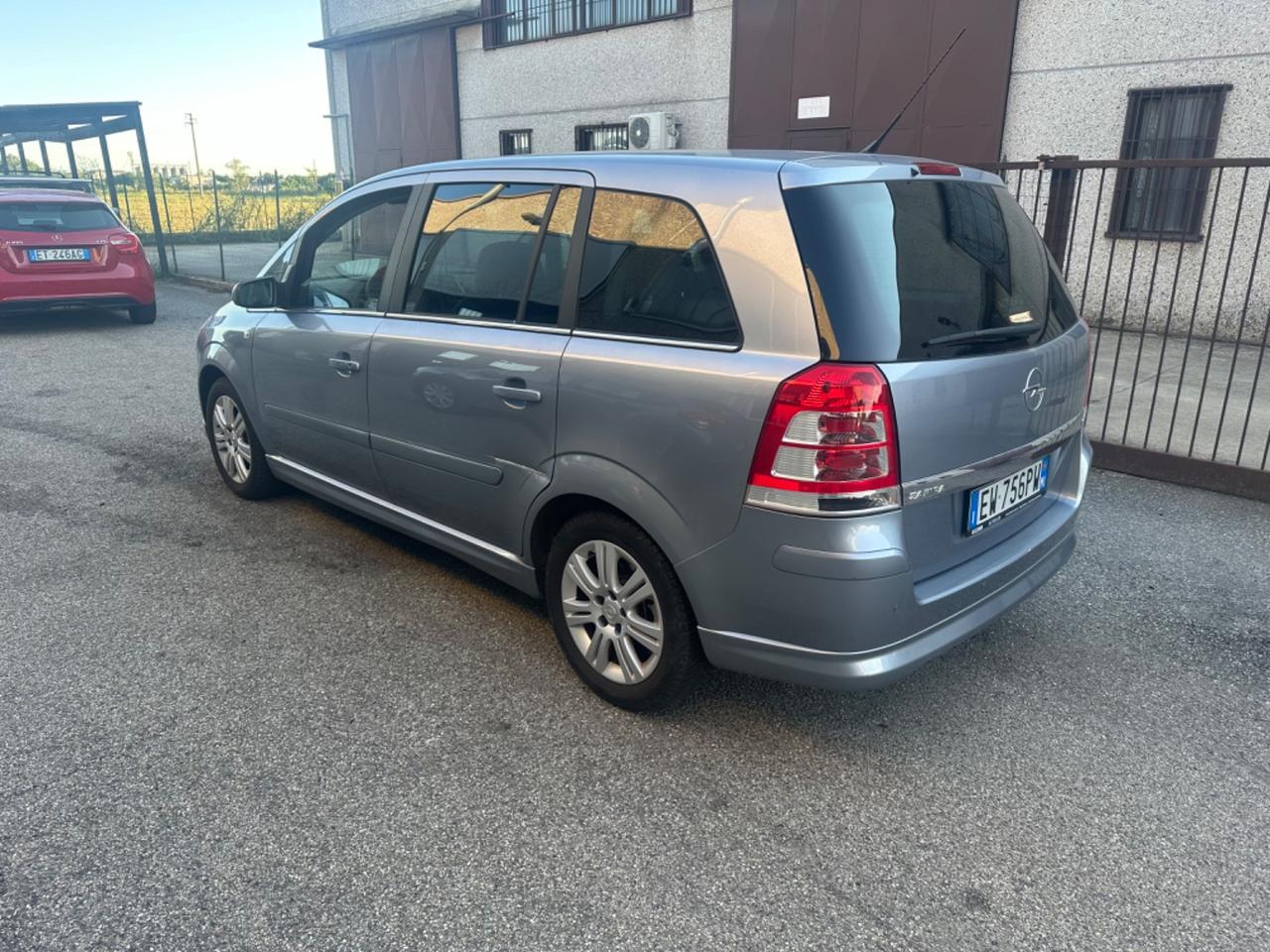 Opel Zafira 1.8 16V VVT Cosmo